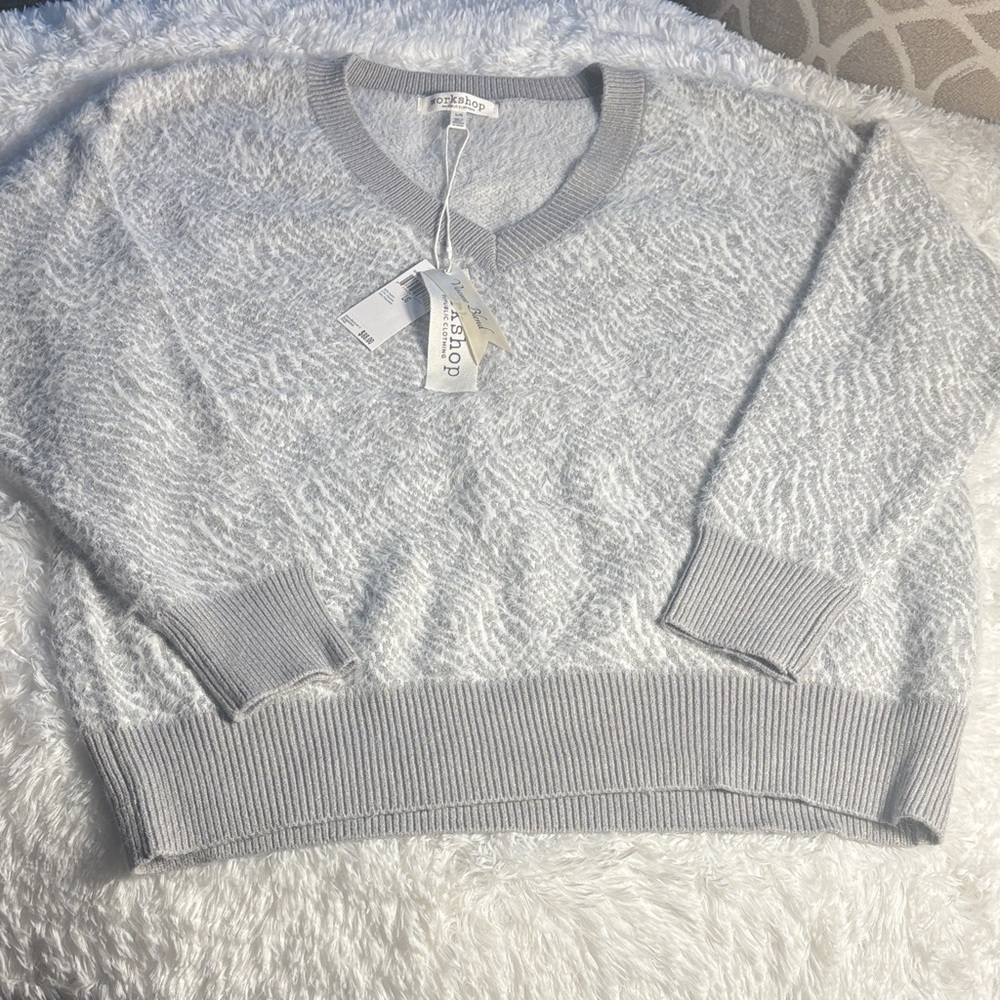 NWT Workshop Republic Clothing Grey/Ivory Long Sleeve Fuzzy V-Neck Sweater L